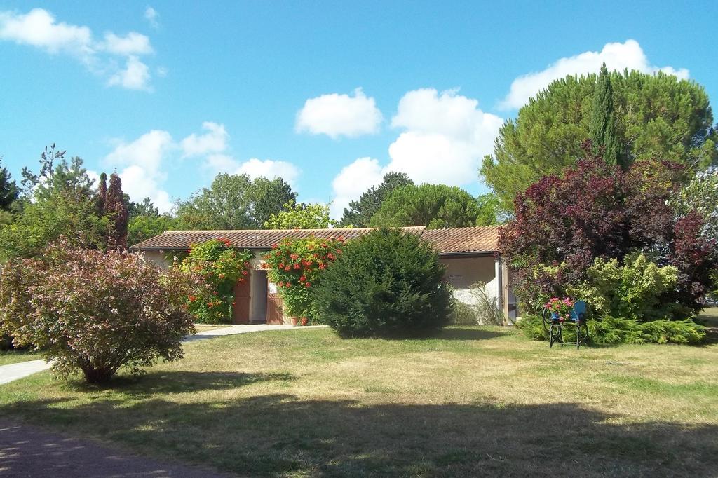 Le Clos Fleuri Hotel Médis Exterior foto